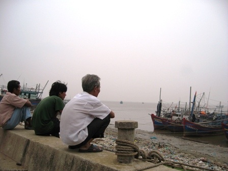 Những ngư dân làm nghề đi biển luôn phải đối diện với những rủi ro không lường trước được.